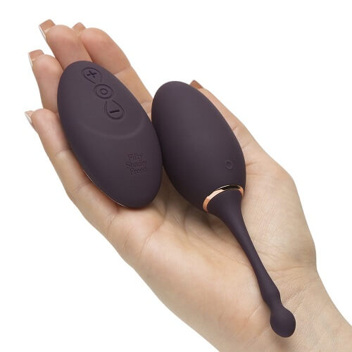 n10541-fifty-shades-freed-i-ve-got-you-rechargeable-remote-control-love-egg-08_1.jpg
