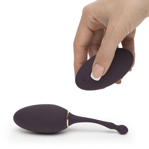 n10541-fifty-shades-freed-i-ve-got-you-rechargeable-remote-control-love-egg-09_1.jpg